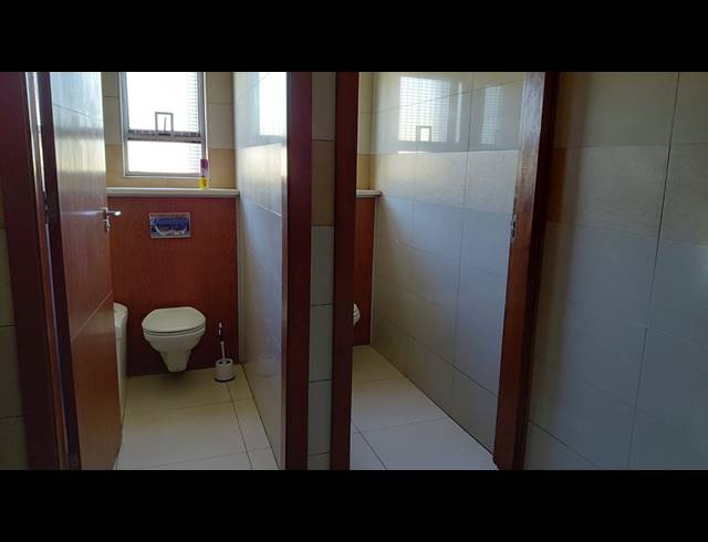 923M² BUSINESS FOR SALE IN RHODESFIELD